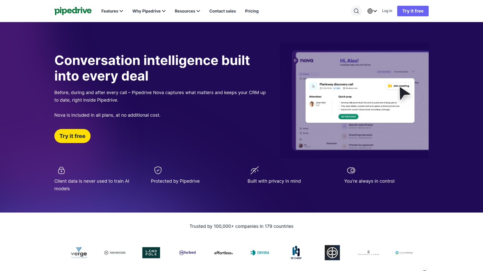 Pipedrive Nova 제품 페이지에 미팅 사전 브리핑, 전사문, 검토할 CRM 업데이트 제안이 보입니다.