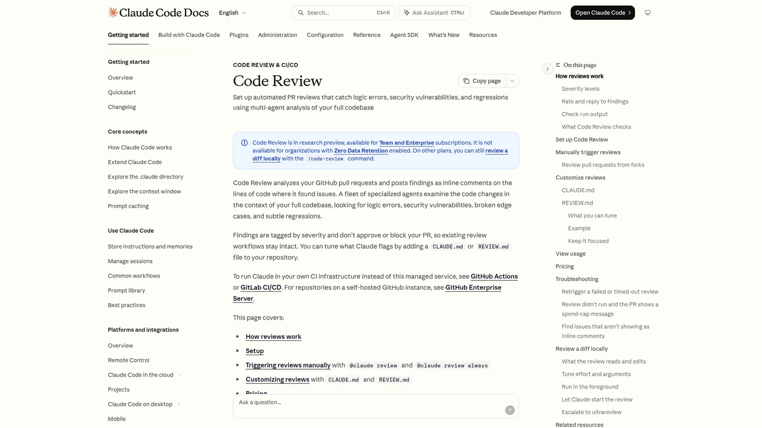 Documentación de Anthropic que distingue Code Review gestionado de la revisión local de un diff